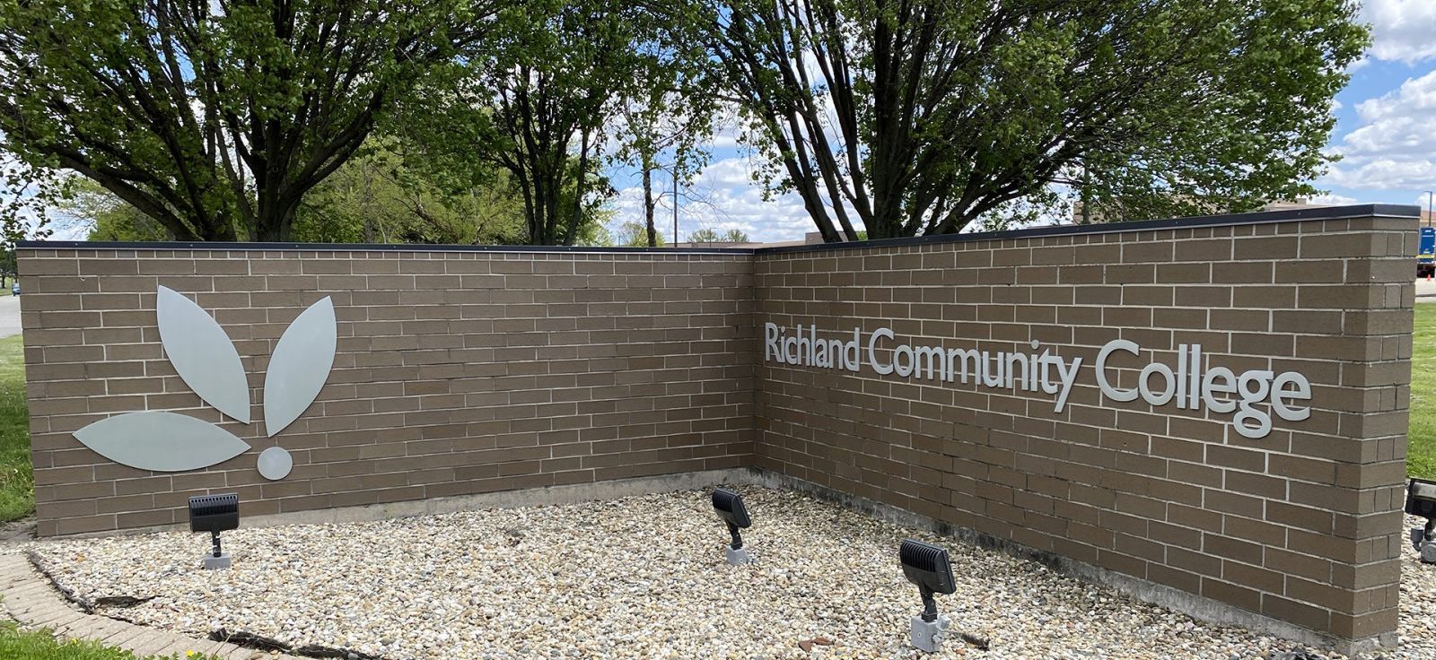 Richland Campus Sign aspect ratio 100 46